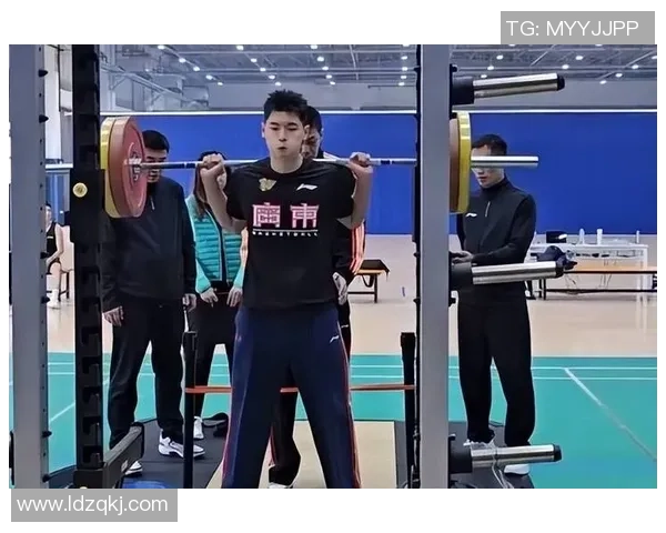 敢说！崔永熙100KG深蹲满分体测合格，发8个字回怼黑子太精彩